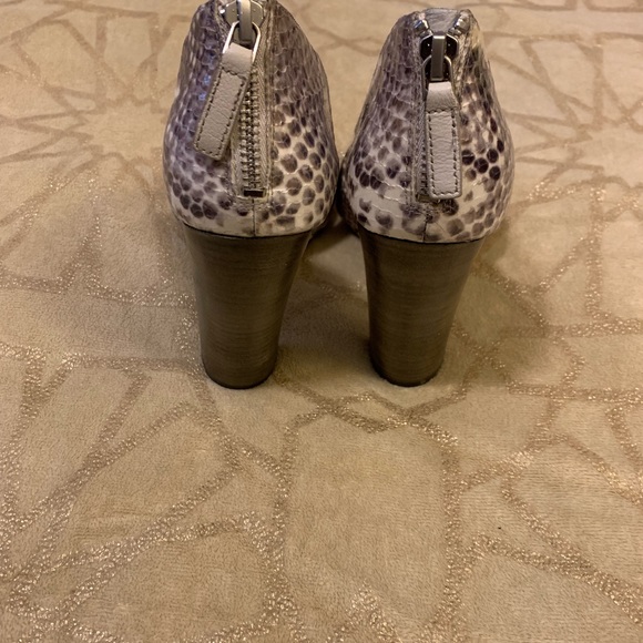 Nine West Grey Snakeskin Open Toe Vaila Sandals - Picture 2 of 6